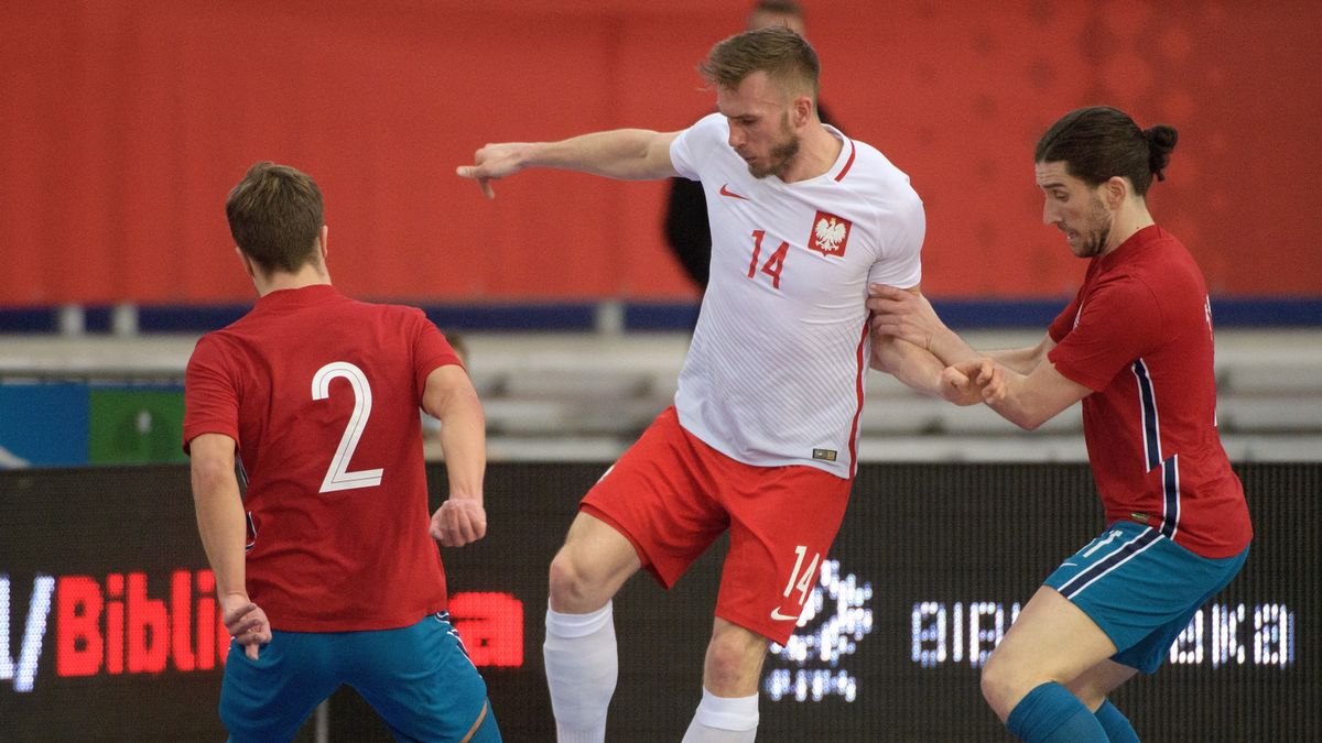 PAP / Grzegorz Michałowski / Na zdjęciu: Michał Marek (w środku)