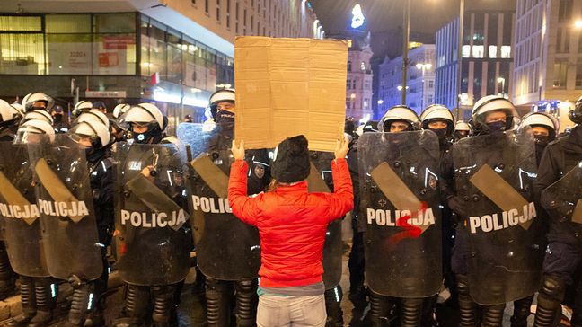 Strajk Kobiet w Warszawie. Zatrzymania po proteście na pl. Powstańców Warszawy