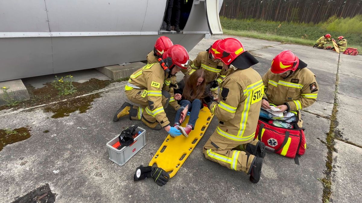 Na pokładzie samolotu, który musiał awaryjnie lądować, były 52 osoby