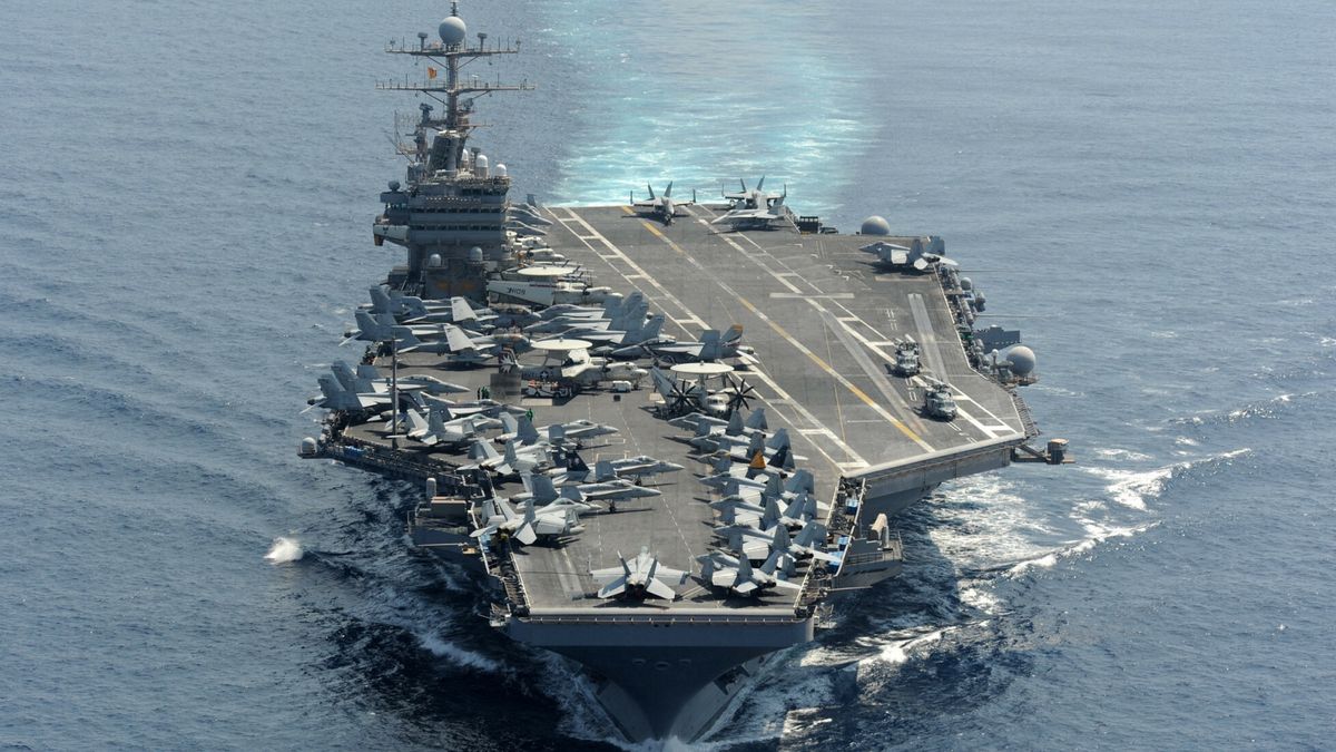 Lotniskowiec USS Abraham Lincoln os?ania IzraelHandout photo dated January 18, 2012 of the Nimitz-class aircraft carrier USS Abraham Lincoln (CVN 72) transits the Indian Ocean. The US is sending a carrier strike group, a fighter squadron and additional warships to the Middle East as the region braces for an Iranian retaliation to the killing of a senior Hamas leader in Tehran earlier this week. On Friday August 2, 2024, Defense Secretary Lloyd Austin ordered the USS Abraham Lincoln strike group to replace the USS Theodore Roosevelt strike group, which is currently operating in the Gulf of Oman, according to a statement from Pentagon deputy press secretary Sabrina Singh. U.S. Navy photo by Chief Mass Communication Specialist Eric S. Powell via ABACAPRESS.COMABACA