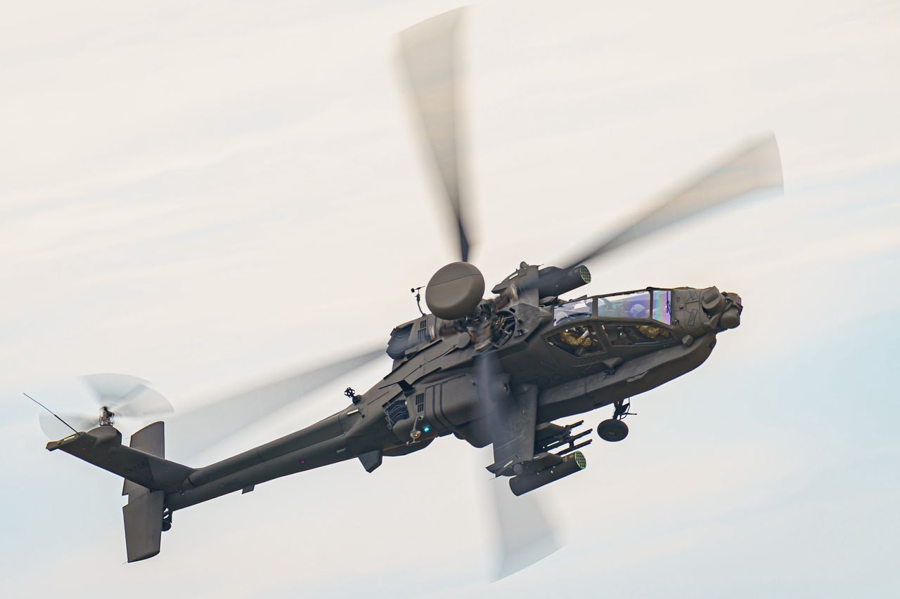 Po raz pierwszy w Europie. Nowa broń Apache’a na polskim poligonie