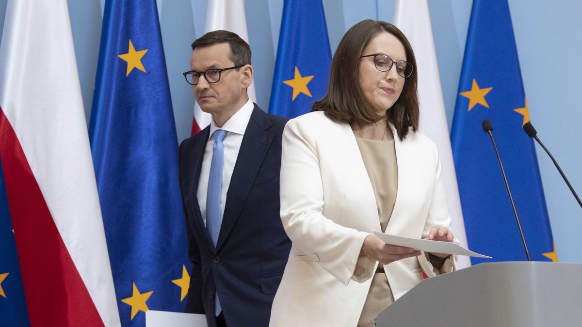 10.05.2022. Warszawa. Konferencja prasowa premiera Mateusza Morawieckiego i minister finansow Magdaleny Rzeczkowskiej. n/z Mateusz Morawiecki, Magdalena Rzeczkowska