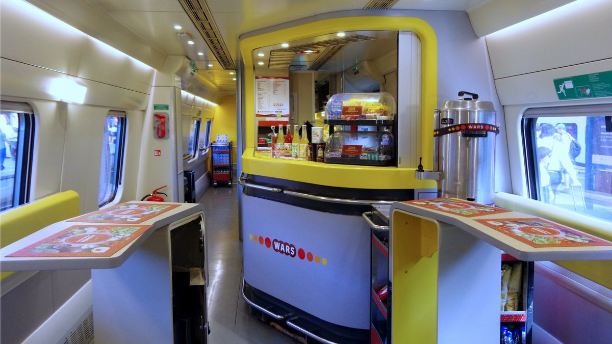 Ceny w Warsie w górę. "Prawie 70 zł zapłaci osoba, która będzie chciała zjeść obiad z deserem w czasie podróży koleją" - pisze "Fakt"