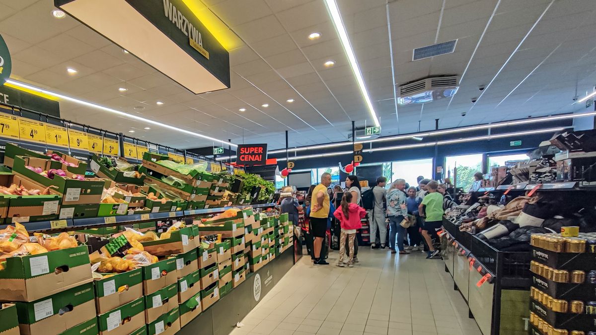 Grupowe zwolnienia w Biedronce? Sprawdziliśmy