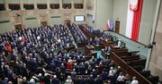 Nowy sondaż. PiS wciąż na czele. Pięć partii w Sejmie