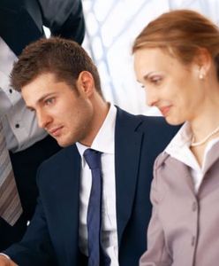 Dyrektorzy zarabiają sześć razy więcej niż specjaliści