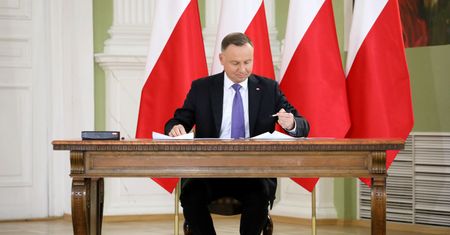 Prezydent podpisze "ustawę Hoca"? Szrot: jeszcze długa droga