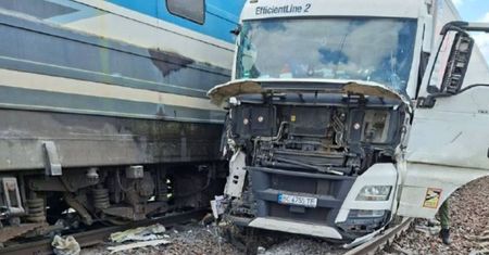 Wjechał pod pociąg jadący z Polski do Kijowa. Chwile grozy na torach