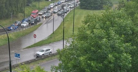 Burza i ulewa nad Lublinem. Niektóre ulice zamieniły się w potoki