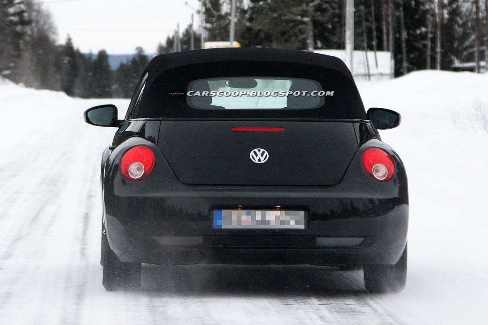 2013 Volkswagen Beetle Cabrio (źródło: Carscoop)