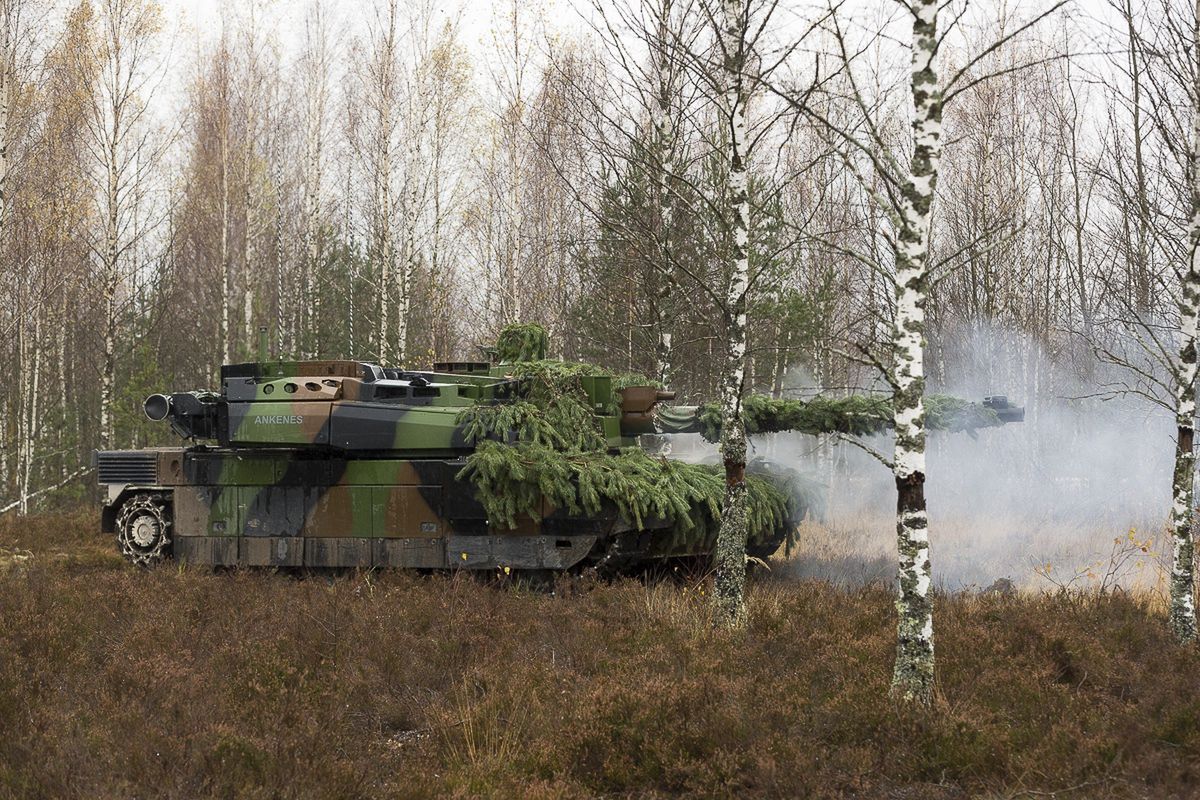 Leclerc prowadzący ogień z karabinu maszynowego kalibru 12,7 mm