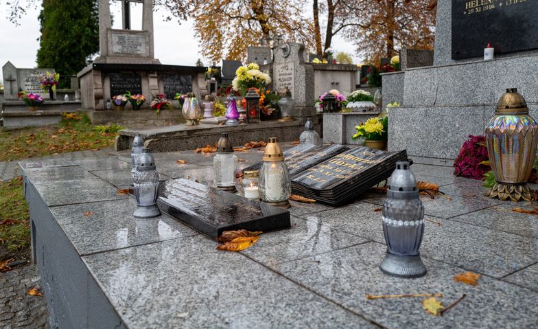 1 listopada cmentarze zamknięte. Premier Mateusz Morawiecki obiecuje za to dodatkowe pieniądze