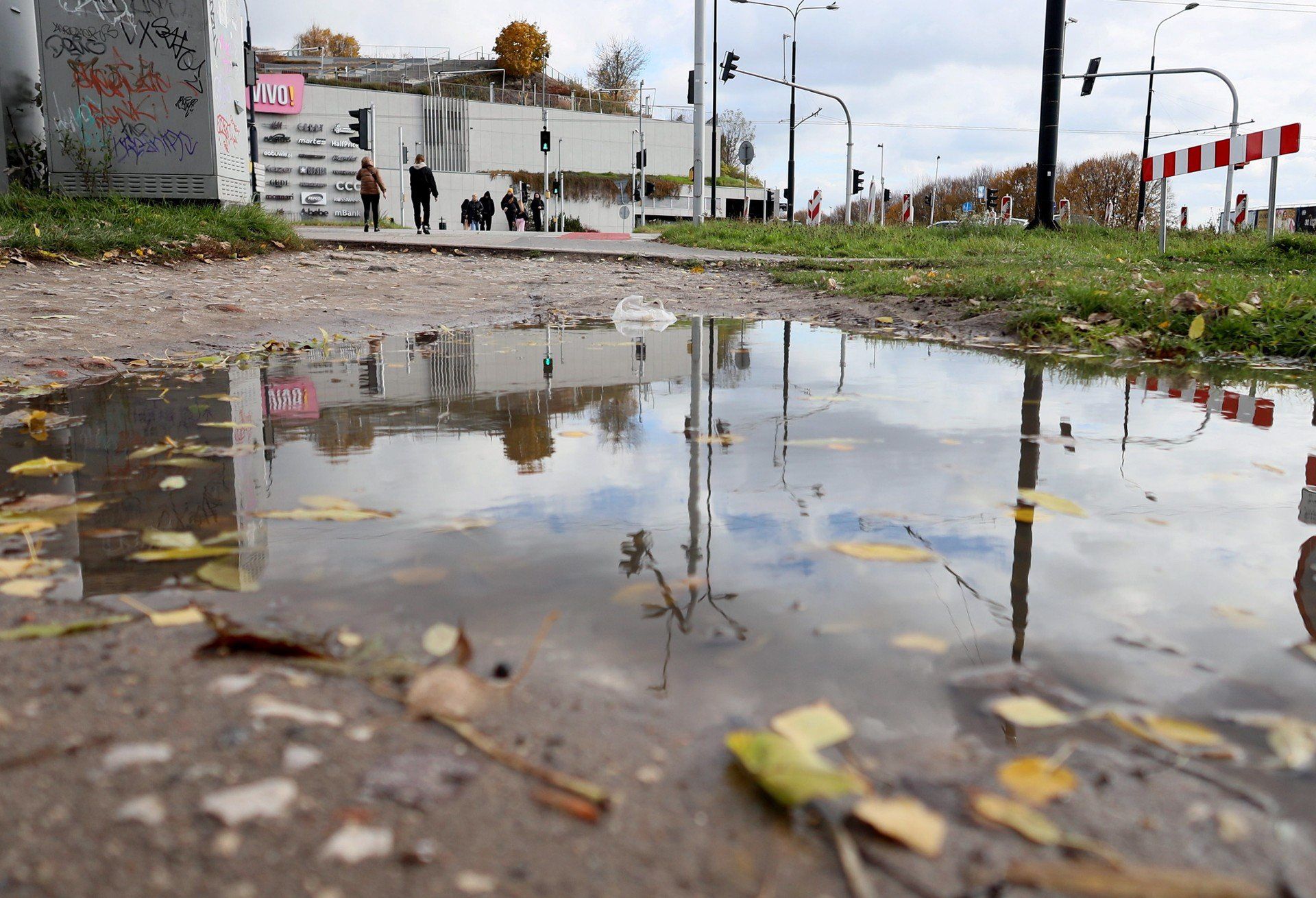 &#34;Zielony azyl&#34; - taki charakter mają mieć w przyszłości teren błoni przy lubelskim zamku. Wykonanie zmian ma zająć prawie dwa lata. Prace nie będą tanie. Trzeba będzie na nie wydać co najmniej 17,2 mln zł.