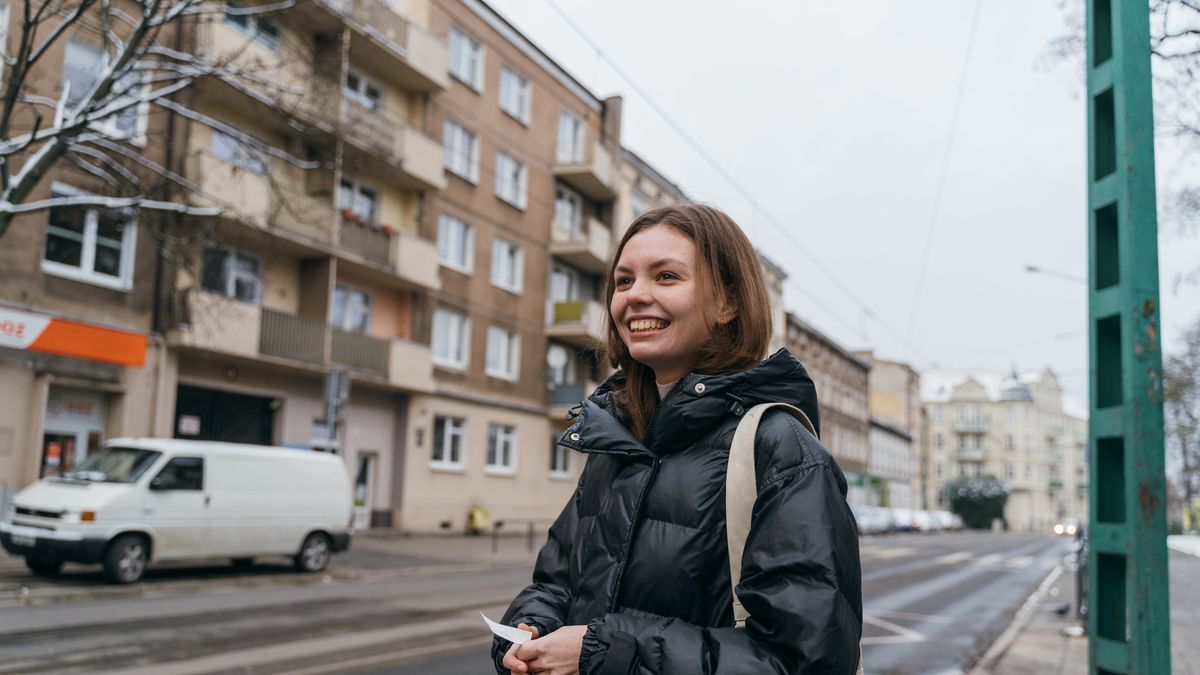 Young woman with paper ticket on bus stop
Young woman with paper ticket on bus stop
OLEKSANDRA  TROIAN