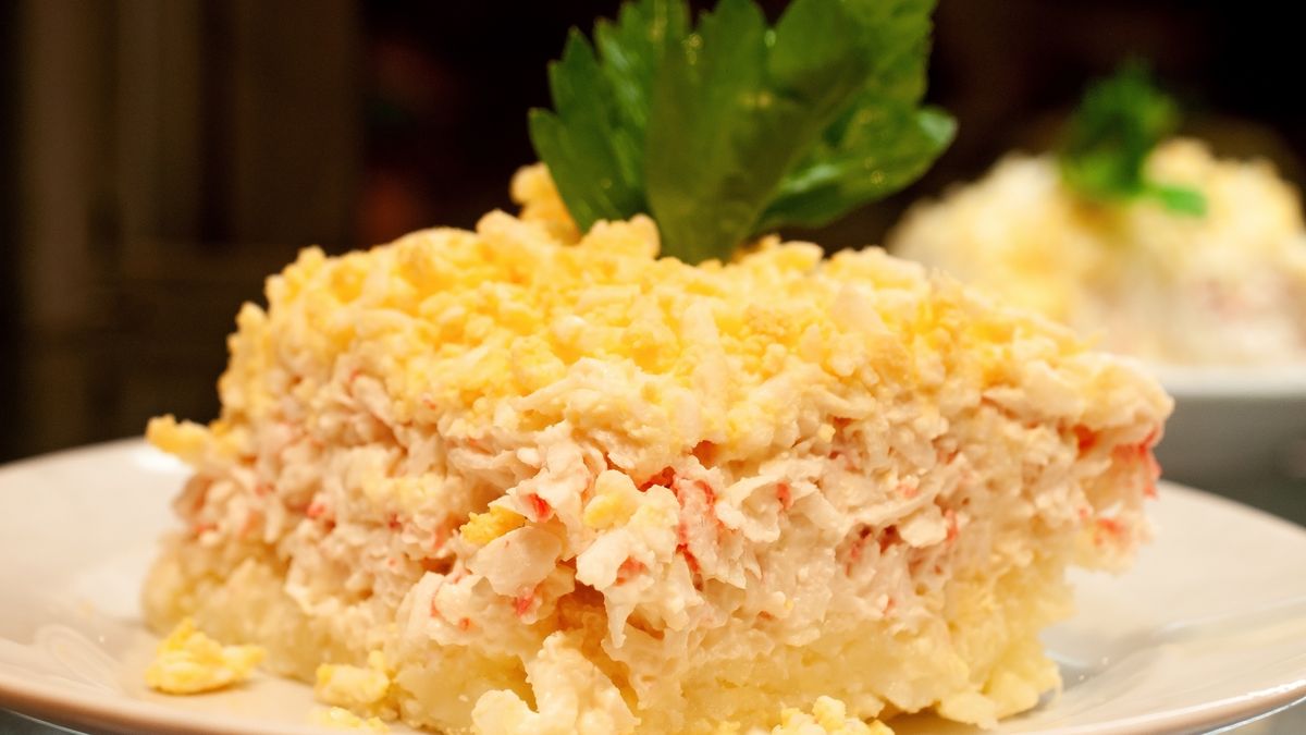 Przepis na warstwową sałatkę kijowską 