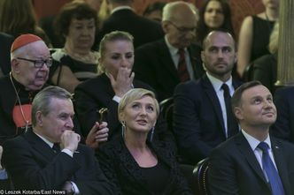 Znudzony Andrzej Duda z żoną w operze (ZDJĘCIA)