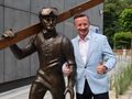 Małysz przekazał swoje trofea. Chce zarazić młodych sportowców