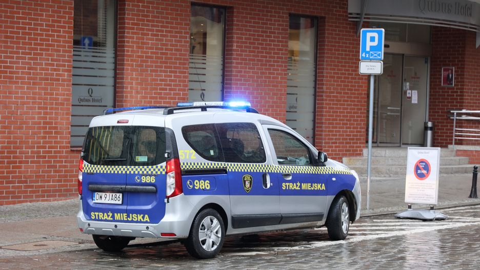 Straż miejska samochód patrol kontrola