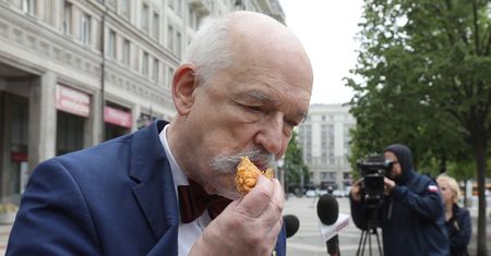 Janusz Korwin-Mikke przeszedł na "dietę". To "kuracja fastfoodowa"