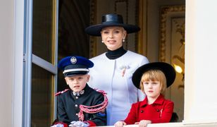 Księżna Charlene opublikowała zdjęcie dzieci w odświętnych strojach. Bliźnięta są przeurocze