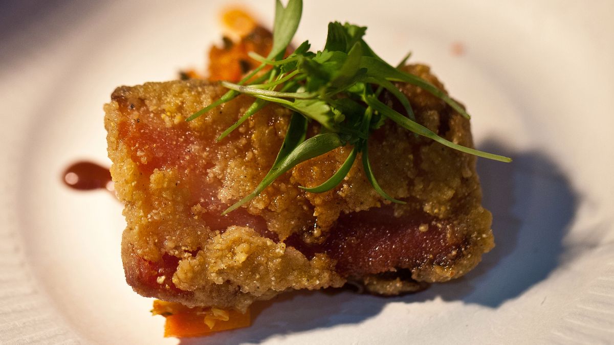 Kurczak smażony w mące (mięso jasne i skóra)