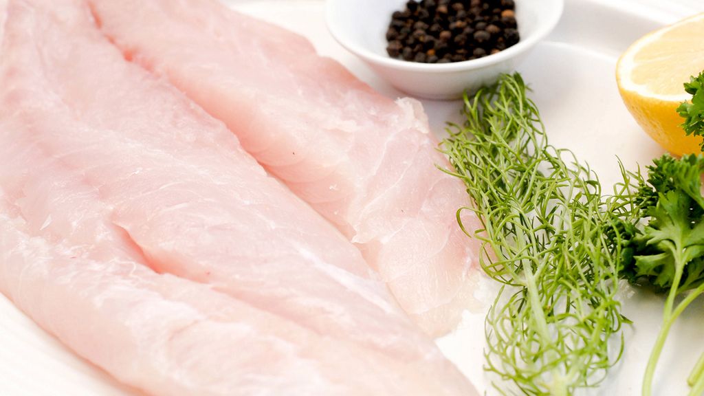 Surowa ryba epinephelinae