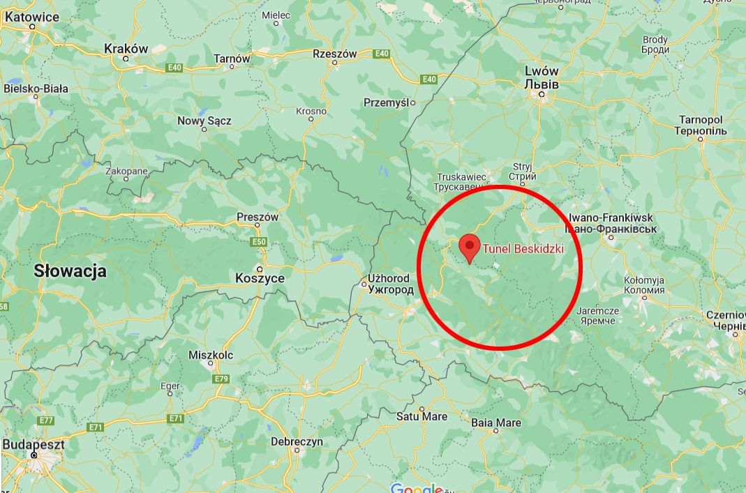 Beskidzki Tunel Kolejowy ostrzelany przez Rosjan. Niedaleko granicy z Polską. 
