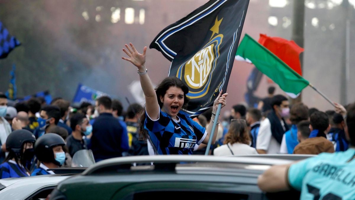 kibice Interu świętujący mistrzostwo Włoch
