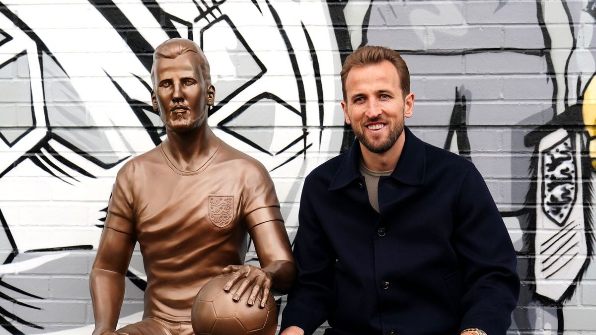 Getty Images / Zac Goodwin/PA Images via Getty Images / Na zdjęciu: statua Kane'a w Londynie