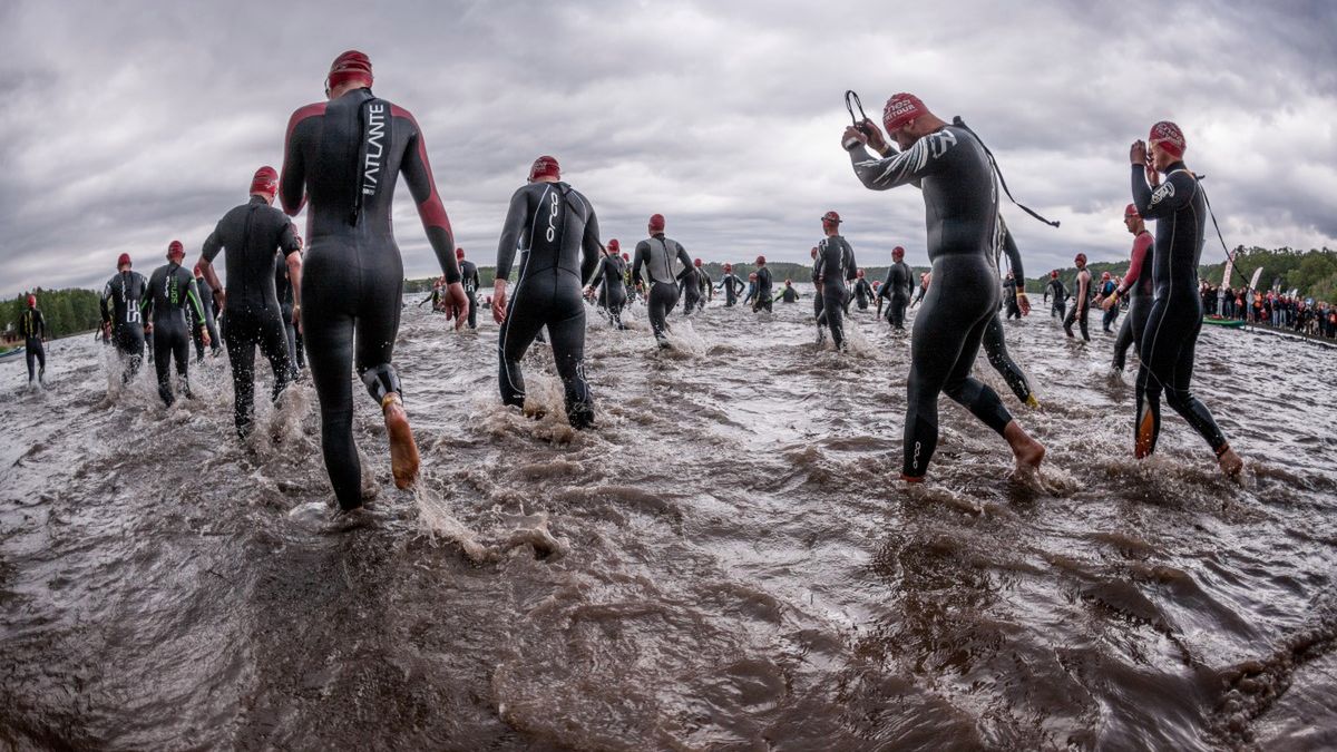 Start zawodów triathlonowych