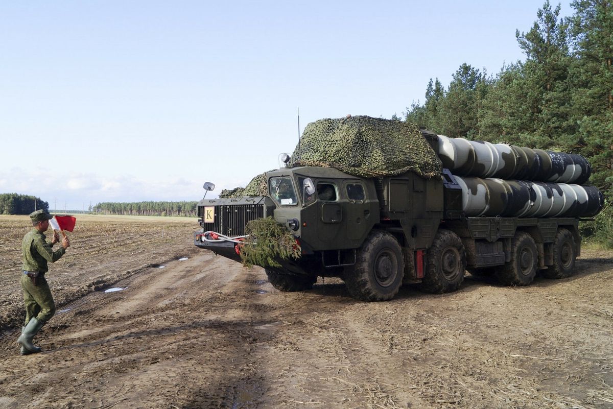 Ukraina. Sztab Generalny: armia rosyjska rozlokowuje dodatkowe siły na Białorusi (AP, East News)