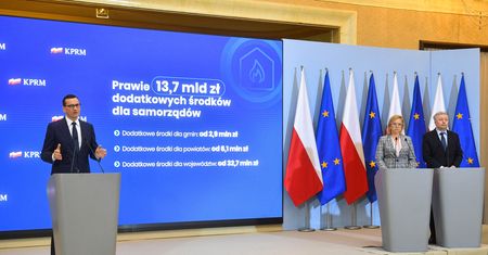 "Decyzje reaktywne, podejmowane w panice przed zimą". Samorządowcy o nowym pomyśle rządu
