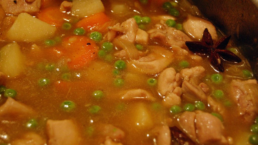 Duszony kurczak (mięso jasne i skóra)