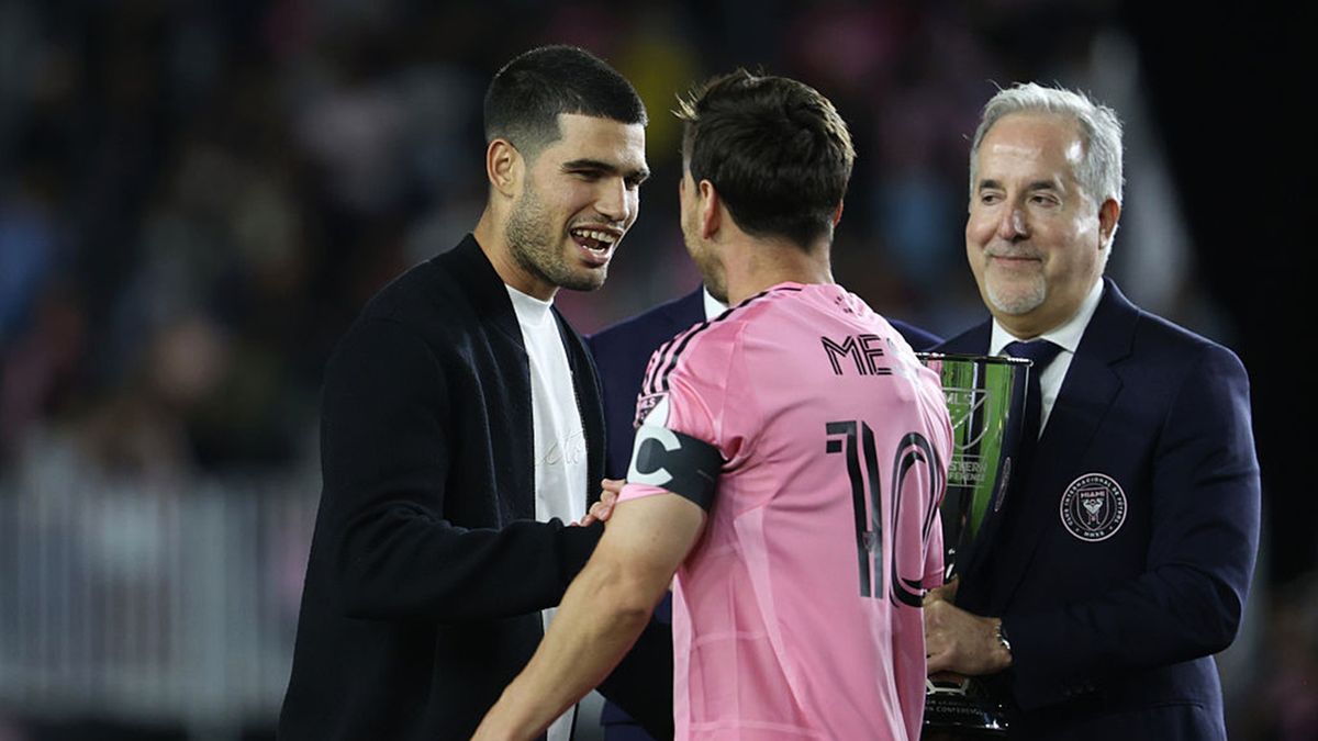 Getty Images / Leonardo Fernandez / Na zdjęciu: Carlos Alcaraz i Lionel Messi