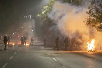 Atak na funkcjonariuszy przy Uniwersytecie Arystotelesa. 313 osób zatrzymanych