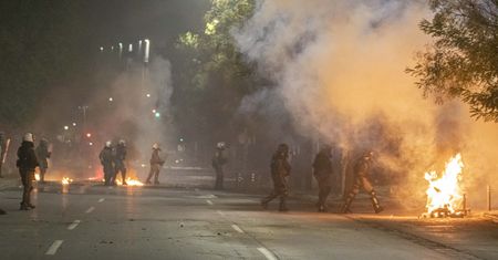 Atak na funkcjonariuszy przy Uniwersytecie Arystotelesa. 313 osób zatrzymanych