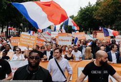 Koronawirus we Francji. Protesty przeciwko certyfikatom sanitarnym