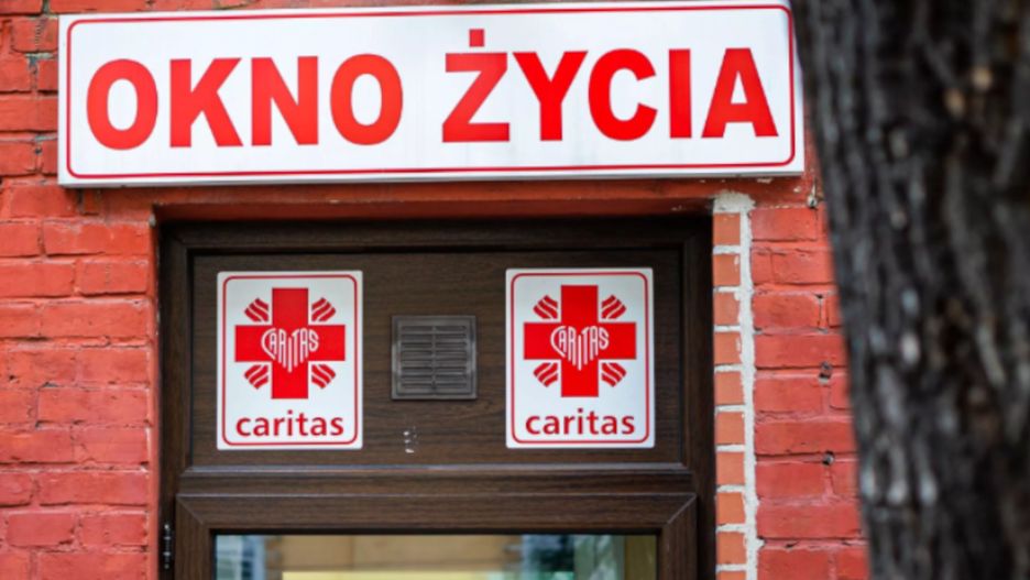 Niemowlę w oknie życie w Świdnicy.