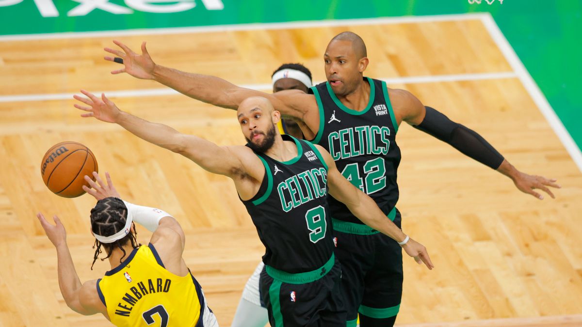 PAP/EPA / CJ GUNTHER / Na zdjęciu: Derrick White i Al Horford