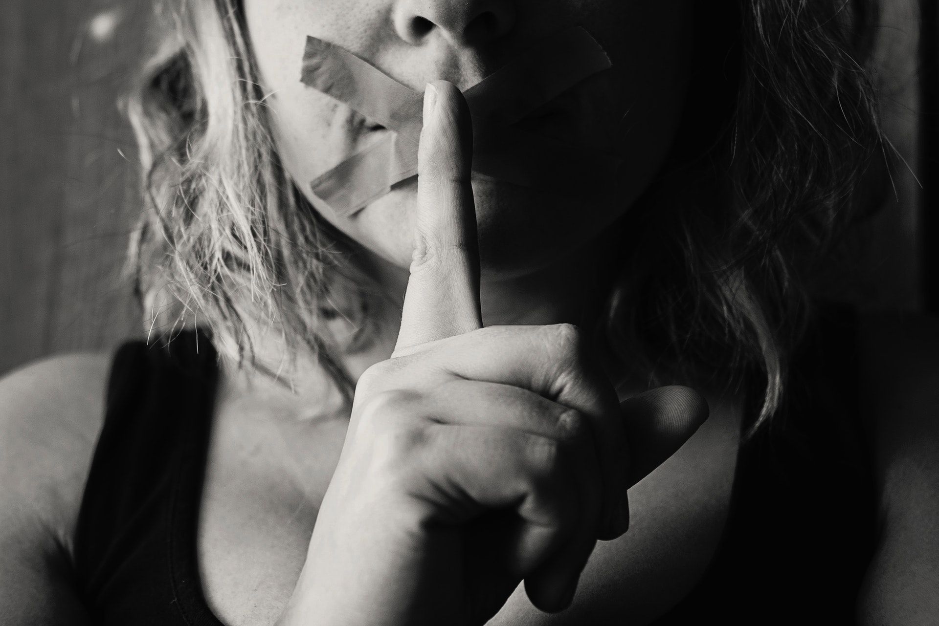 Ponad 100 kobiet pisało o molestowaniu przez fotografa. Przyznał się publicznie 1