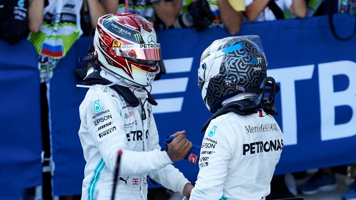 Lewis Hamilton (po lewej) i Valtteri Bottas