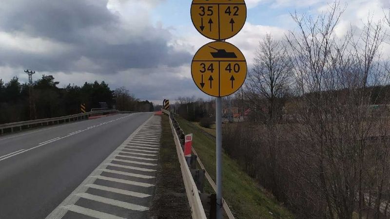 Takie znaki można w najbliższym czasie spotkać przy niektórych drogach