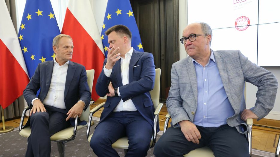 Porozumienie o Obywatelskiej Kontroli Wybor�w03.06.2022 Warszawa Senat Uroczyste podpisanie porozumienia dotyczacego Obywatelskiej Kontroli Wyborow 
fot. Jacek Dominski/REPORTER
n/z: Donald Tusk, Szymon Holownia, Wlodzimierz CzarzastyJacek Dominski/REPORTER