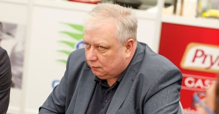 Eurowizja 2023. Marek Sierocki zaliczył wpadkę podczas komentowania. Internauci bezlitośni: "NIE ŚPIJ!"