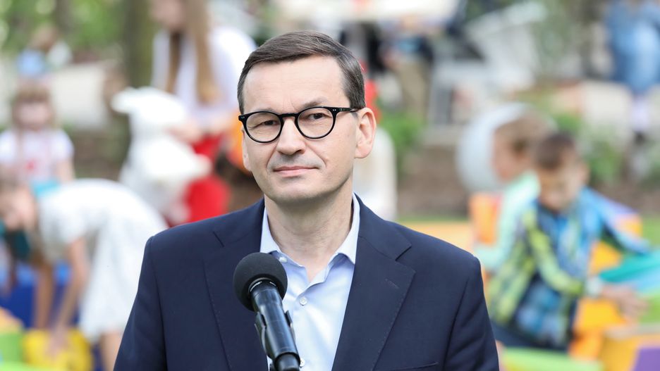 Premier Morawiecki pokazał list gończy za Kornelem Morawieckim