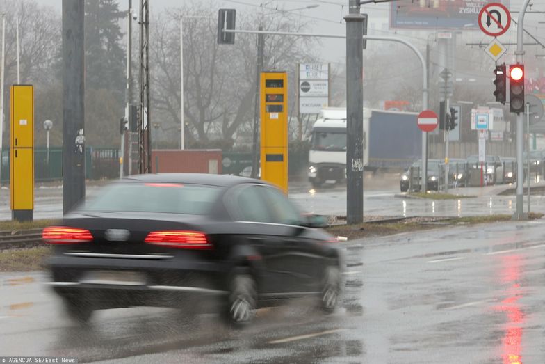 Przybędzie 358 nowych fotoradarów. I to nie koniec - pisze "DGP" 