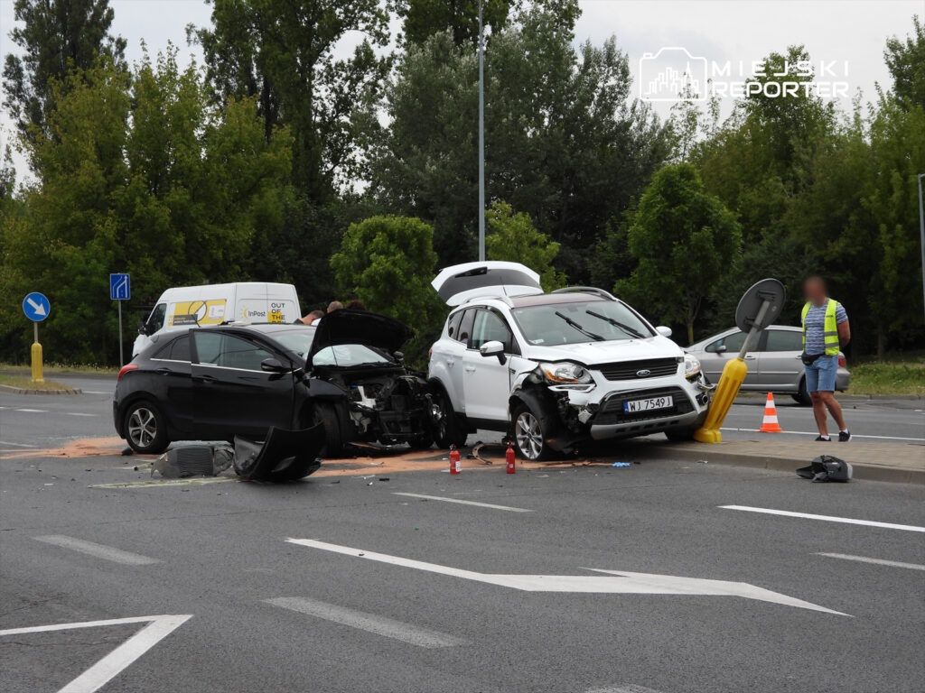 Wypadek na Targówku. Pasażerka auta w szpitalu