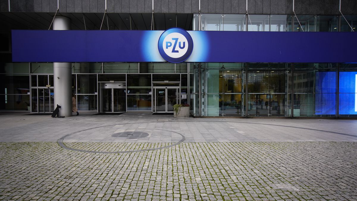 A branch of Poland's oldest and largest insurance company, PZU is seen in Warsaw, Poland on October 23, 2020. The Polish government has announced new restrictions will be put in place starting Saturday after new cases of coronavirus have risen sharply in consecutive days. Restaurants and eateries may only provide takeout orders for the coming two weeks and primary schools will switch to remote learning. (Photo by Jaap Arriens/NurPhoto via Getty Images)