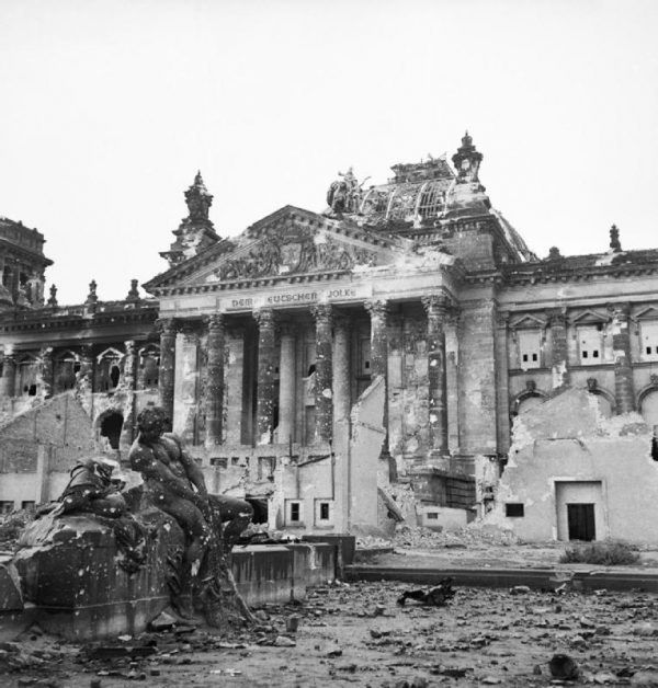 Zniszczony Reichstag po zdobyciu przez wojska radzieckie