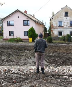 "Zostaliśmy sami". Po przejściu powodzi sytuacja wciąż jest trudna